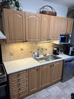 Kuchyňska linka, dřez, baterie. - 2