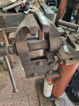 Kovářsky svěrák - 2