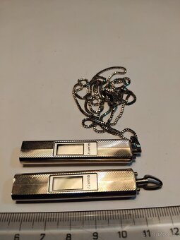 Digitální hodinky quartz v přívěsku. - 2