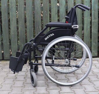 025-Mechanický invalidní vozík Meyra - 2