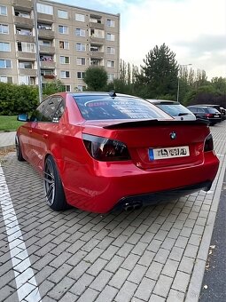 Zadní spoiler na kufr pro BMW E60 M4 Style - Černý Lesk - 2