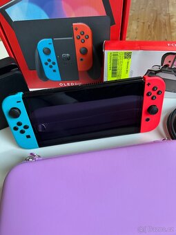 Nintendo switch OLED + bohaté příslušenství (krásný stav) - 2