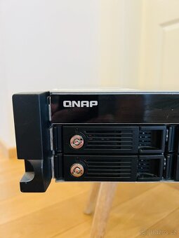 QNAP TVS-871U-RP – NAS server, 8 pozic, redundantní napájení - 2