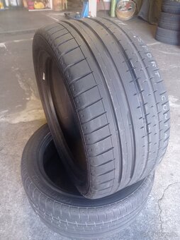 Pneu 255/40ZR17 - 2