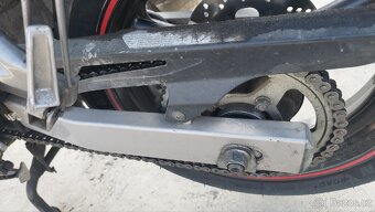Suzuki Bandit GSF 600 na dily - 2