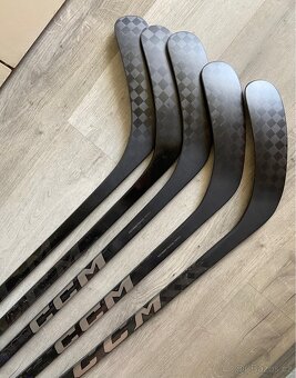 Hokejka CCM Trigger 5/6/7 P29 85flex pravá ZÁRUKA - 2