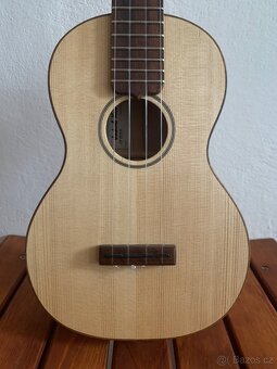 Masivní koncertní ukulele - 2