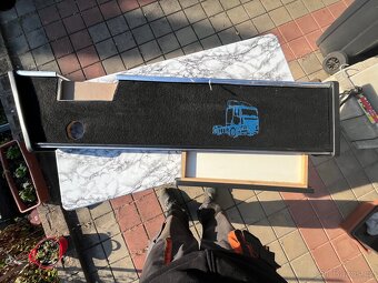 Odkládací stolek MAN TGX - 2