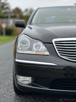 Toyota Crown Majesta V8 - 2