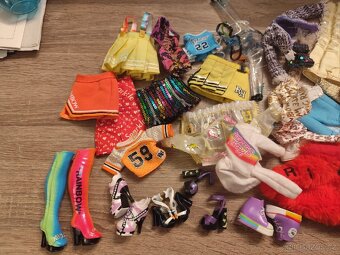 Velká sada doplňků pro RH panenky - 2