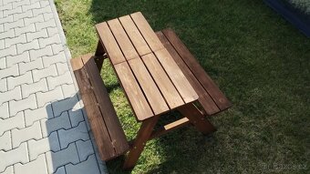 Dětská zahradní lavice s hracím stolem - 2