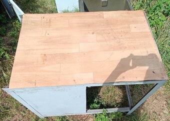 Pracovní kovový stůl se skřinkou a šuplíkem - 2