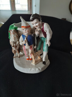 váza / doza/ s figurkami - 2