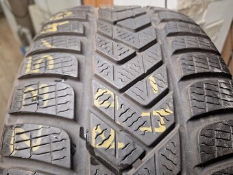 Prodám zimní pneu 235/40/18 Pirelli - 2