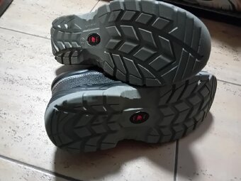 Pánská pracovní obuv č.44 - 2