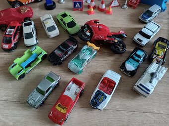 Autíčka, dráha hot Wheels - 2