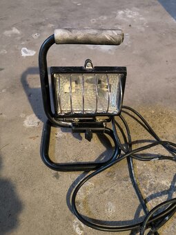Stavební světlo - halogen - 2