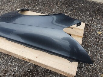 Levý přední blatník Audi A6 4F - 2