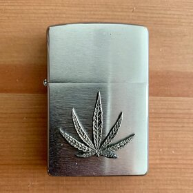 Prodám ZIPPO zapalovač Cannabis Leaf - 2