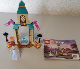 Lego Disney Frozen Anna a zámecké nádvoří - 2