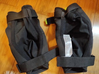 iXS Hack EVO+ chrániče kolen Black (Velikost M) - 2