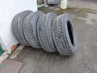 Pneu 295/60 R 22,5 - 2