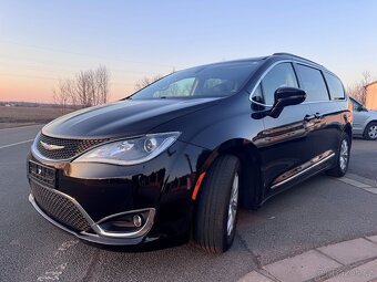 Chrysler Pacifica 3,6 RU 8 míst Kůže 2017 - 2