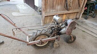 Prodám motorovou ovorávačku brambor. - 2