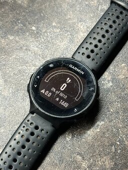 Chytré hodinky GARMIN FORERUNNER 235 černé - 2