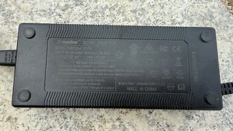 Nabíječka KAABO MANTIS 10 - originální 67.2V - 1,75A - 2