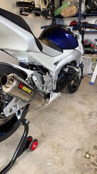 Suzuki gsr 600 - 2