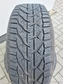Zimní pneu 215/55 r17 - 2