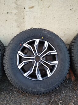Prodám pneumatiky yokohama geolandar R16 na discích arceo - 2