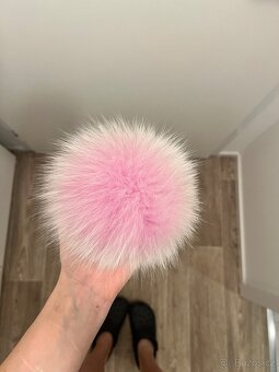 přivěšek na klíče kličenka chlupatá fur keychain - 2