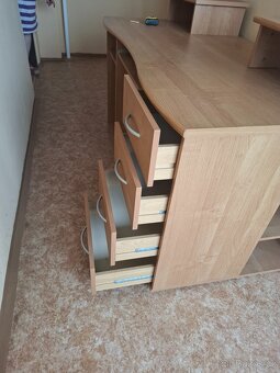 Pracovni stůl - 2