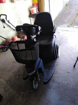 Prodám elektrický tříkolový invalidní vozík pro seniory. - 2
