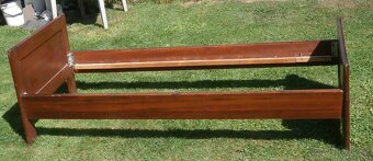 Dřevěná postel - 2