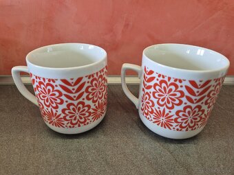 Retro hrnek s motivem květin typ B - 2