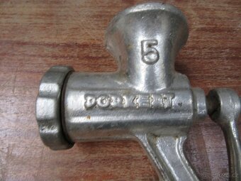 Nabízím starožitny mlynek na maso Porkert 5. Jen co je a fo - 2