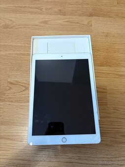Apple iPad Wi-Fi 32GB Gold - 2