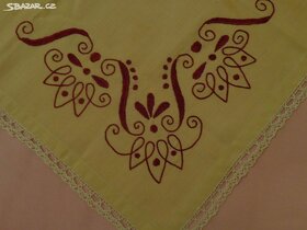 Ubrus strojově vyšívaný - 2