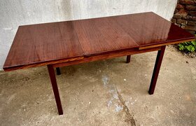 Jídelní dřevěný leštěný tmavý stůl - 2