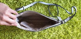 Kabelka Guess crossbody či na rameno - bílo/šedá - 2