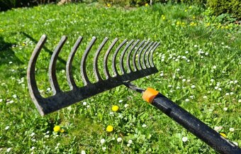 Hrábě Fiskars Solid 36 cm - 2