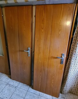 Prodám staré dveře 80 levé 2ks, 80 pravé 1ks, 60 pravé 2ks - 2