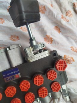 Prodám hydraulický rozvaděč - 2