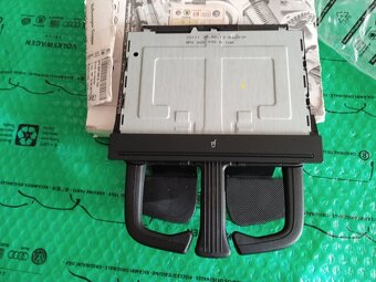 držák nápojů zadní loketní opěry Škoda Superb 2 8P0885995B - 2