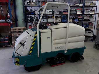 Podlahový kombinovaný mycí stroj Tennant 8300 MAX Pro 120 - 2