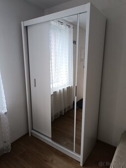 Šatní skříň se zrcadlem - 2