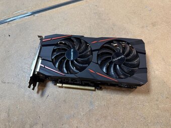 Predám pokazenú grafickú kartu AMD RX 580 8GB - 2
